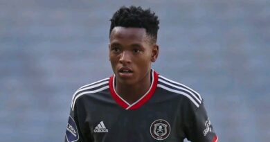 Teko Modise a navelela Relebohile Mofokeng leswinene