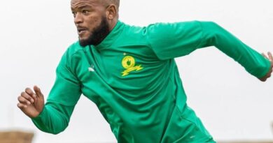 Thandani Ntshumayelo a tsundzuxa Sipho Mbule