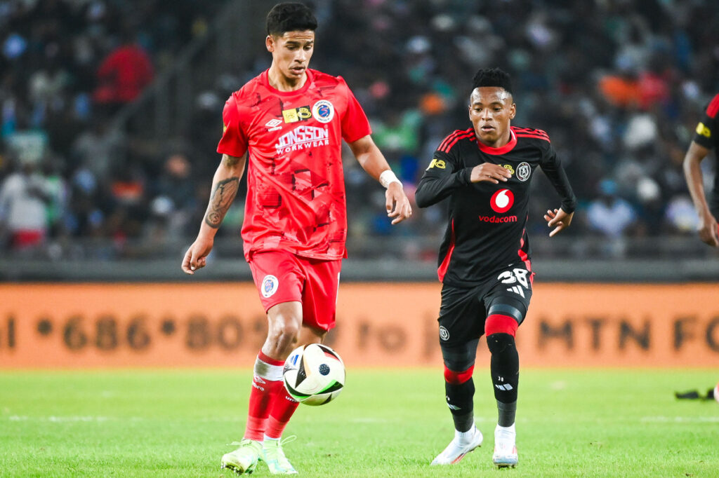Mutlangi wa le xikarhi wa SuperSport United u ya joyina Durban City