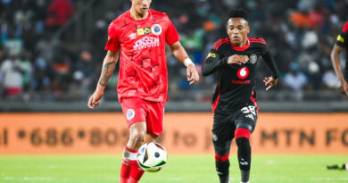 Mutlangi wa le xikarhi wa SuperSport United u ya joyina Durban City