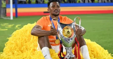 Siyabonga Ngezana a wina trophy ya vumune eEurope