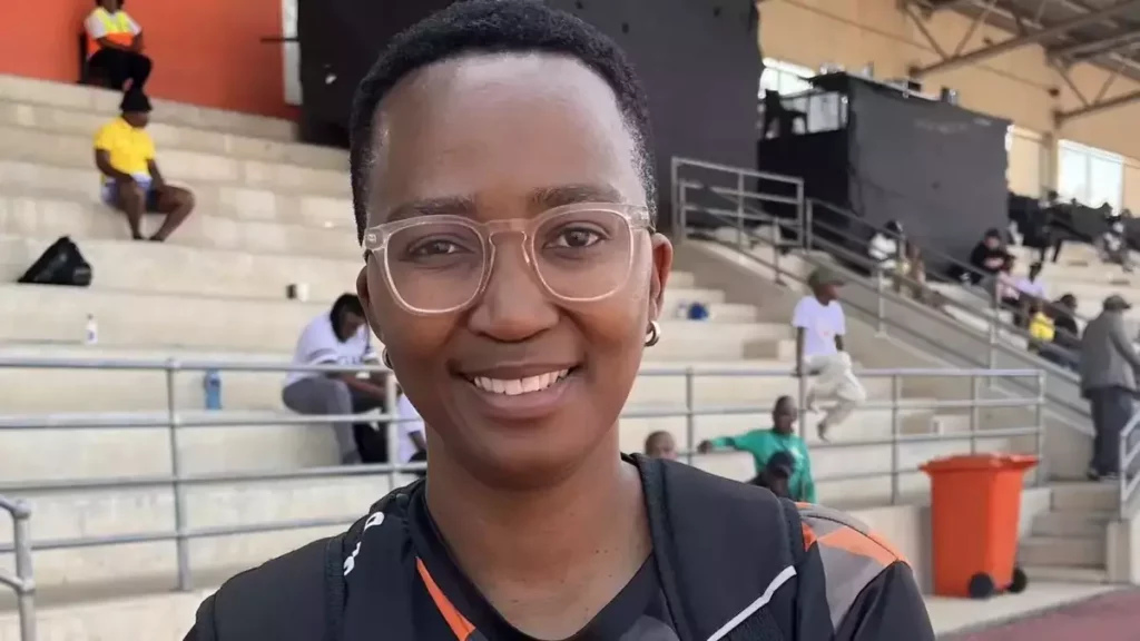 Nthabeleng 'Dunga' Modiko a bumabumela matirhelo ya Banyana Banyana