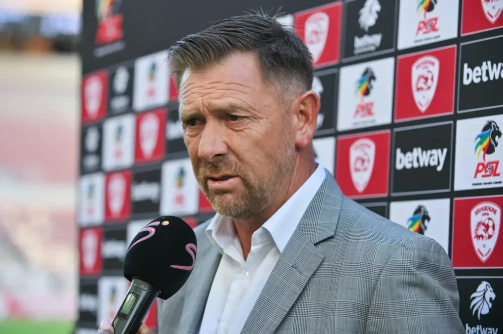 Eric Tinkler a kombisa makungu ya yena yo lava ku hunguta xipano