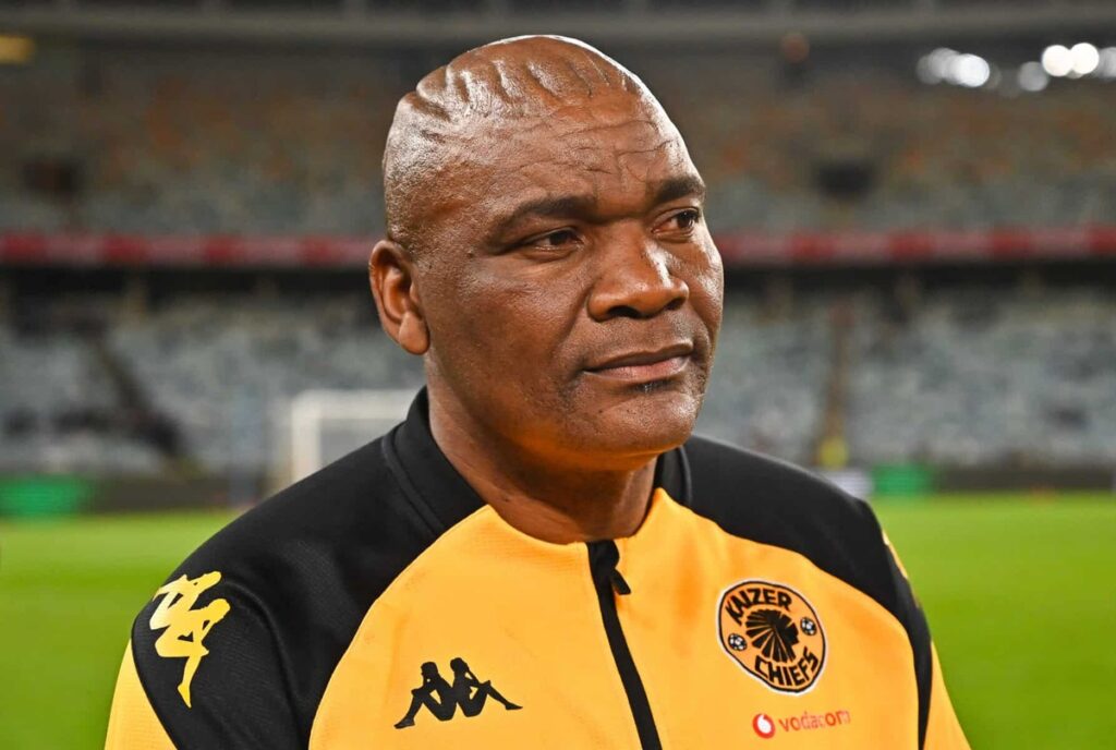 Molefi Ntseki u lava ku hlayisa vufambisi bya ntlangu wa Bafana Bafana