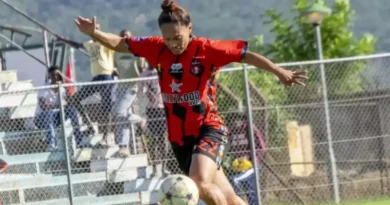Leandra Smeda a va ehenhla hi ku kora tigoli eka Hollywoodbets Super League