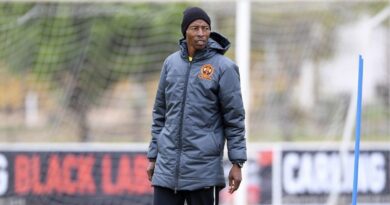 Phuti Mohafe a kombisa hi laha Oswin Appollis a siyeke vangwa eka xipano