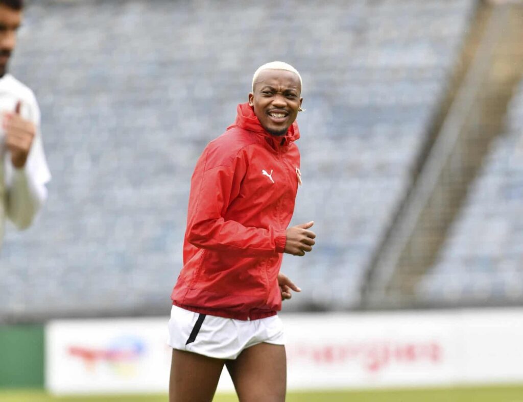 Khanyisa Mayo a joyina xipano xa Kaizer Chiefs hi ku lombiwa