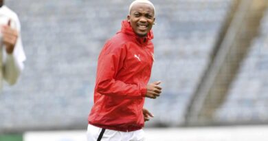 Khanyisa Mayo a joyina xipano xa Kaizer Chiefs hi ku lombiwa
