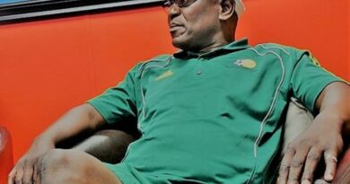 Makalakalane a paluxa mpfilumpfilu na Jomo Sono: “A haha nga vulavuli”