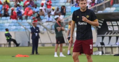 Orlando Pirates yi veka tihlo muhlaseri wa Stellenbosch Andre de Jong