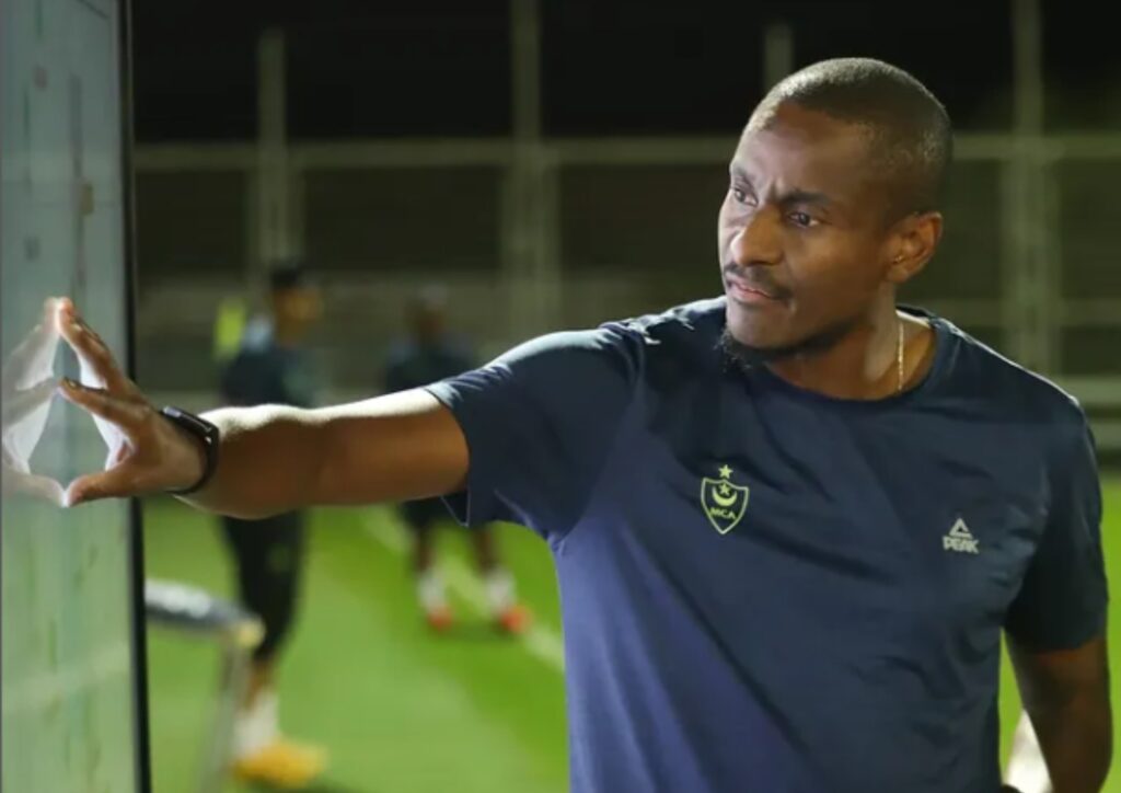 Rulani Mokwena a paluxa ndzima yo vava eka ntirho wa yena wa vuzaberi