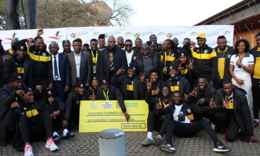 Xipano xa le Mpumalanga xa "The Bees" yi hambanile na muzaberi Mlwane