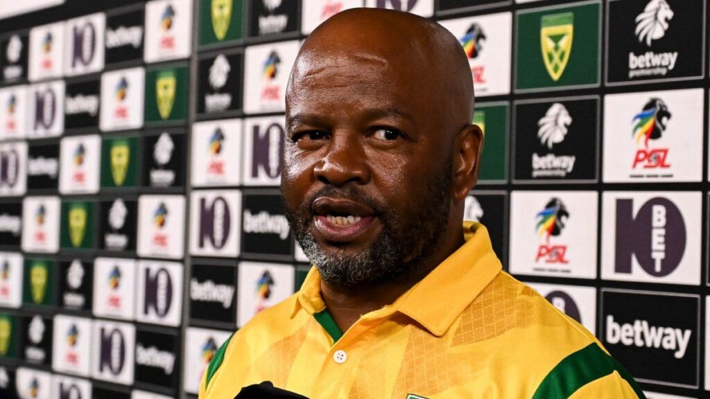 Manqoba Mngqithi a kurisa vatlangi vantshwa va le KwaZulu-Natal