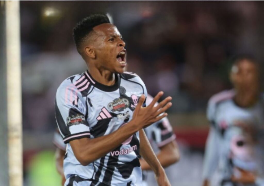 Thabo a tsundzuxa Relebohile Mofokeng leswaku a lehisa mbilu