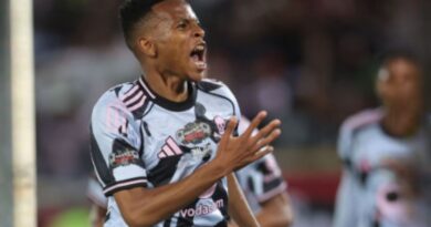 Thabo a tsundzuxa Relebohile Mofokeng leswaku a lehisa mbilu